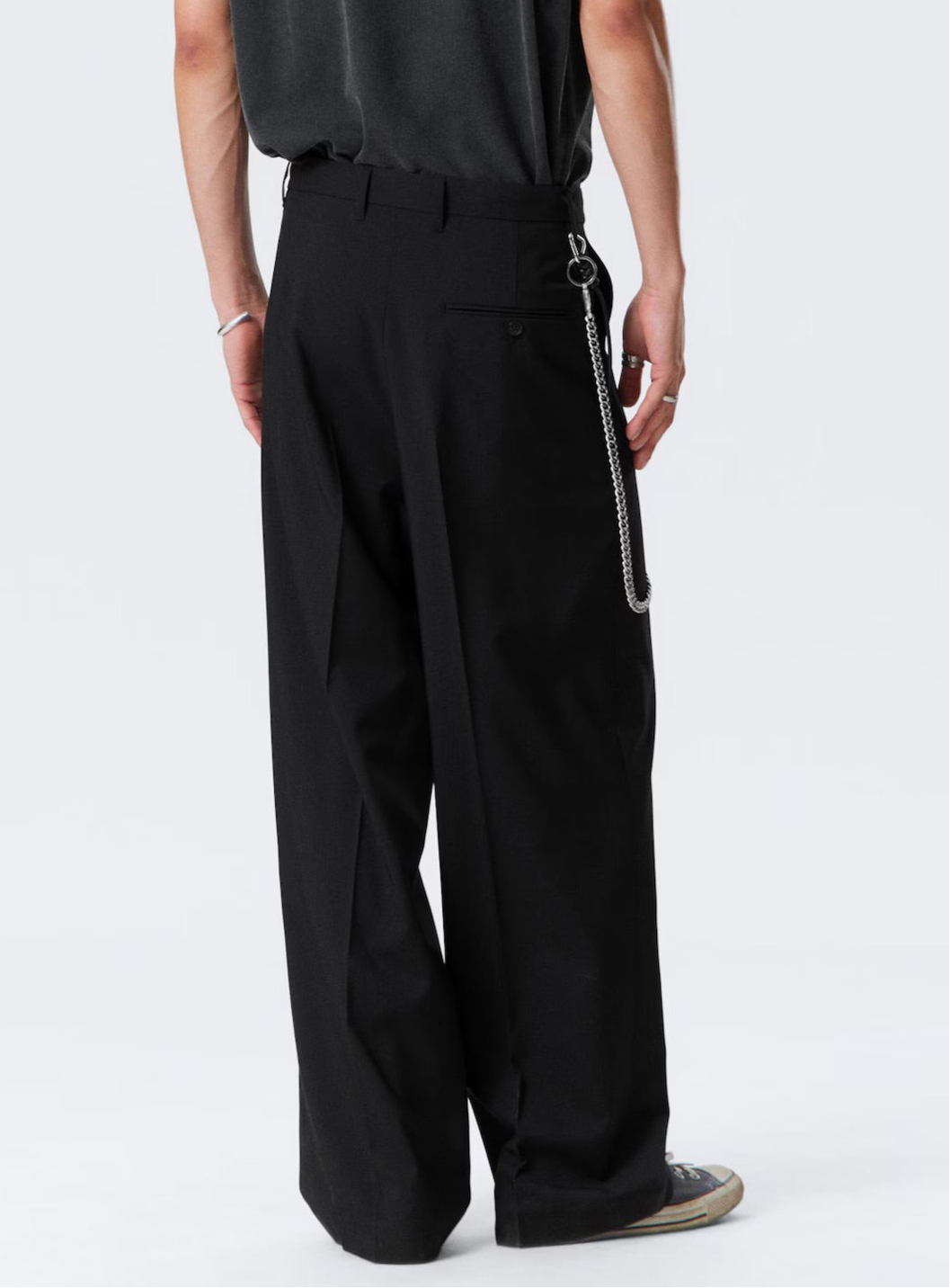 Wide-Leg Pleated Trousers – Black